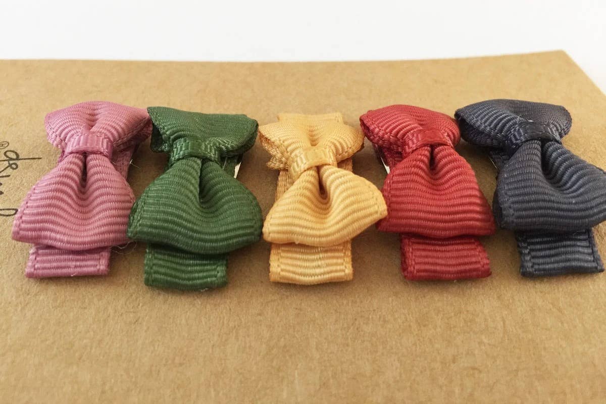 Brave- 5 Tiny Tuxedo Bows on Snap Clips